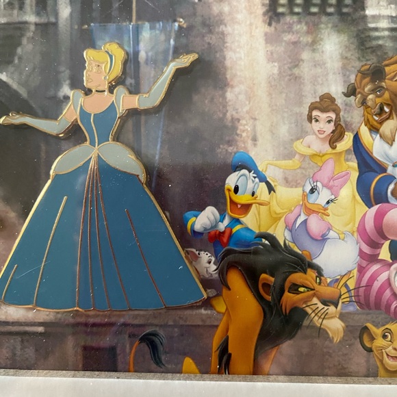 Disney Cinderella castle print with four rare pins. - Picture 7 of 15